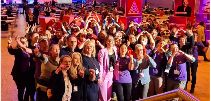 Bundesfrauenkonferenz 22 Gruppenbild im Konferenzsaal