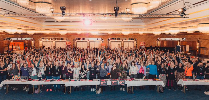 Großes Gruppenbild mit vielen Frauen vom Betriebsrätinnentag 2024